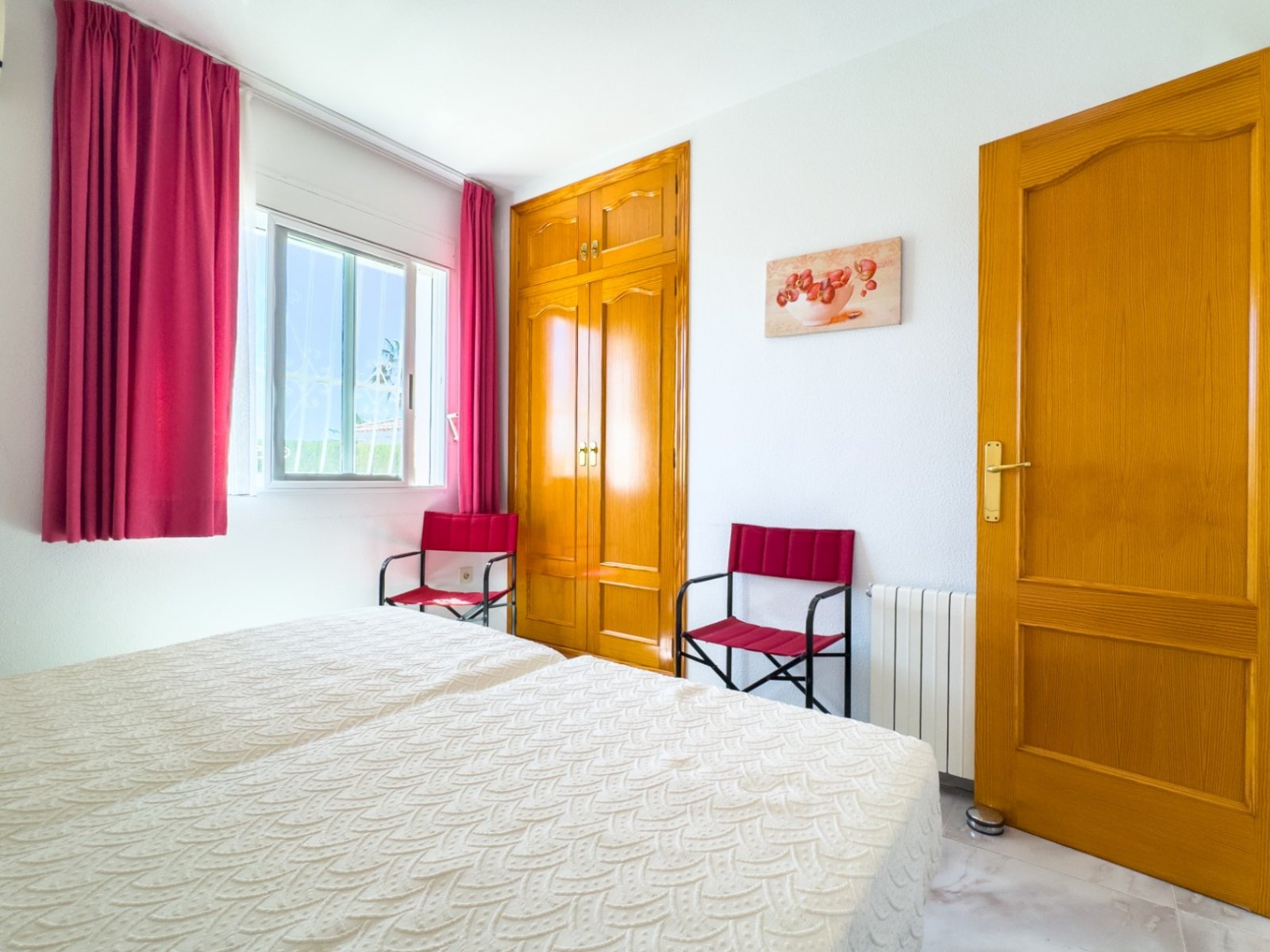 Villa de una sola planta con 3 dormitorios, 1 baño, garaje y piscina privada en Barranco Hondo