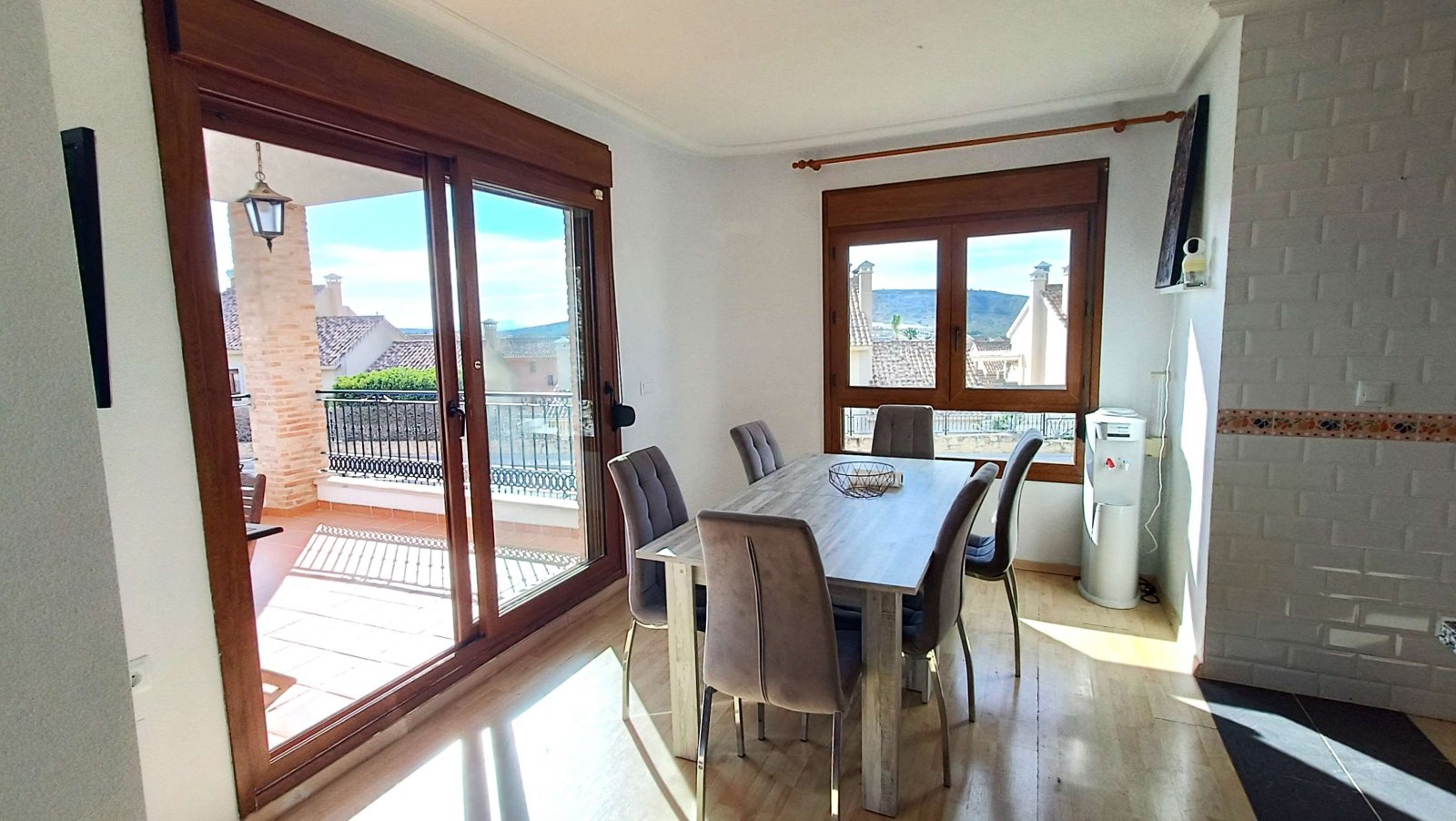 Villa de 3 dormitorios, 2 baños, plaza de aparcamiento y piscina comunitaria en La Finca Golf Resort