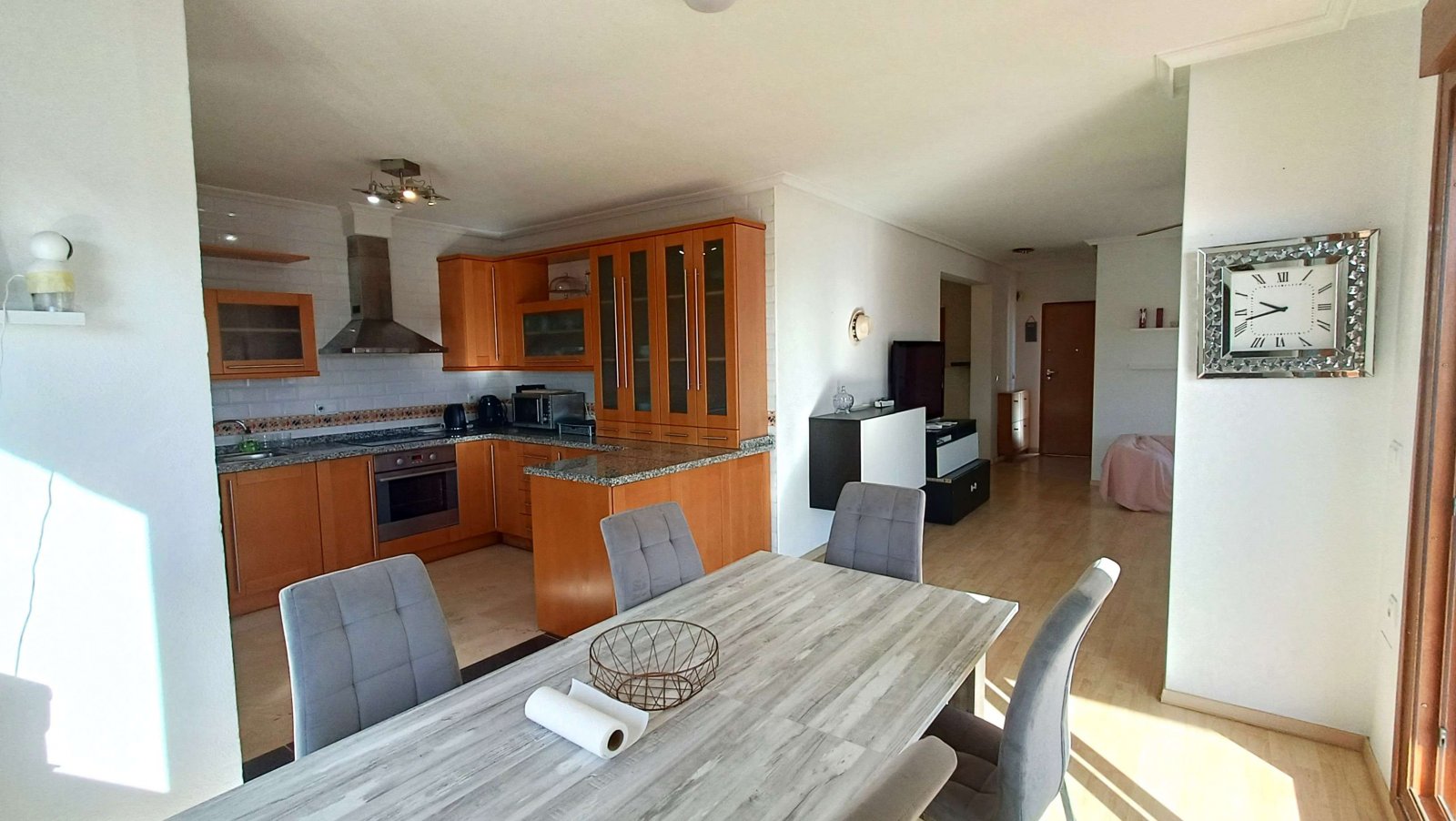 Villa de 3 dormitorios, 2 baños, plaza de aparcamiento y piscina comunitaria en La Finca Golf Resort
