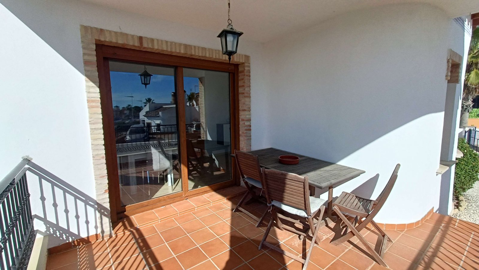 Villa de 3 dormitorios, 2 baños, plaza de aparcamiento y piscina comunitaria en La Finca Golf Resort