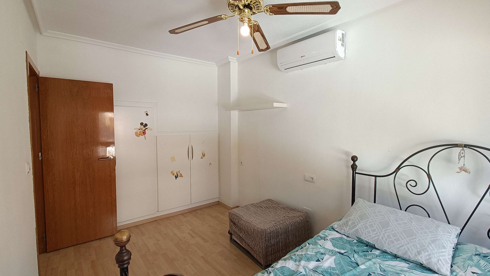 Villa de 3 dormitorios, 2 baños, plaza de aparcamiento y piscina comunitaria en La Finca Golf Resort
