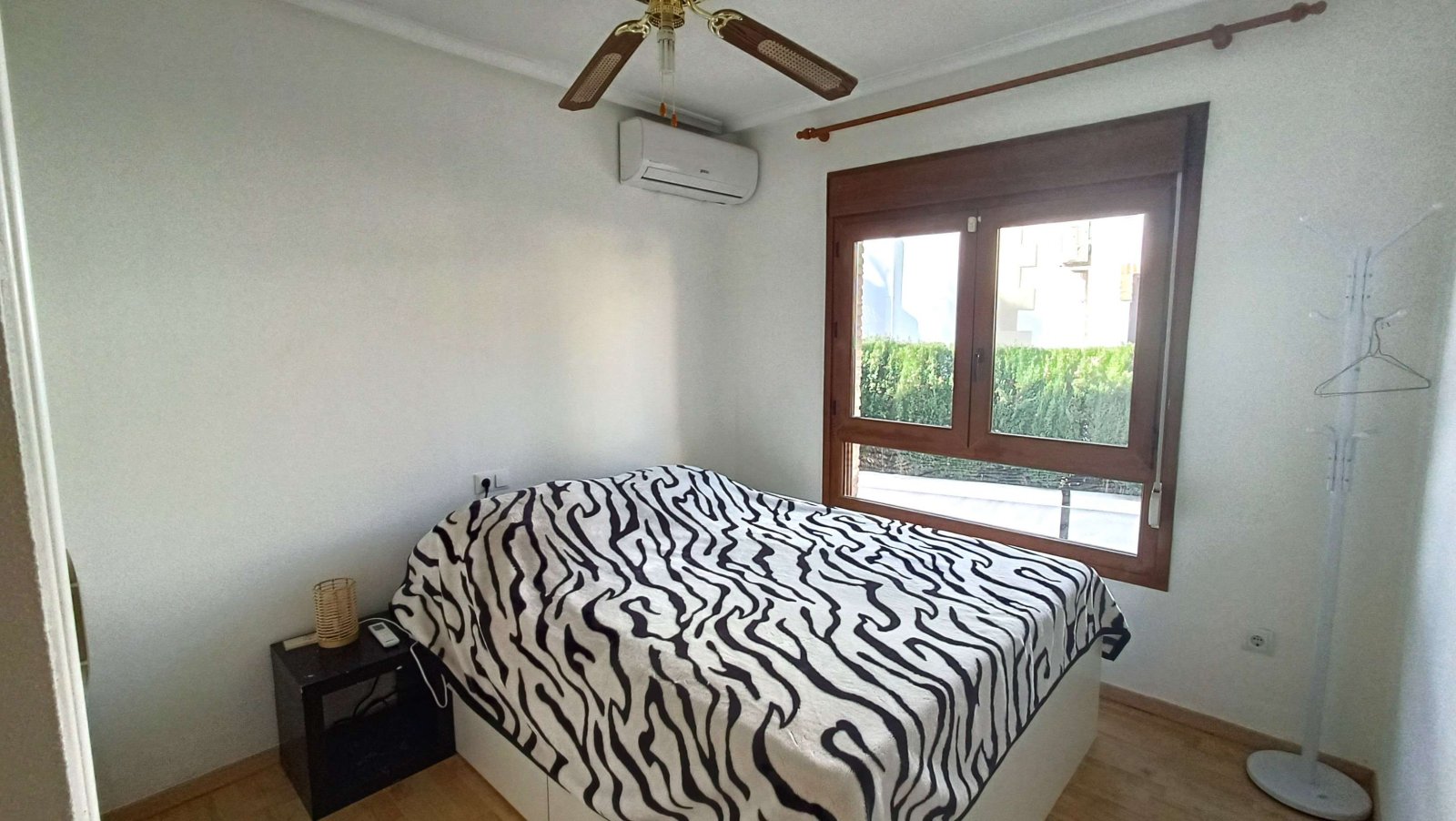 Villa de 3 dormitorios, 2 baños, plaza de aparcamiento y piscina comunitaria en La Finca Golf Resort