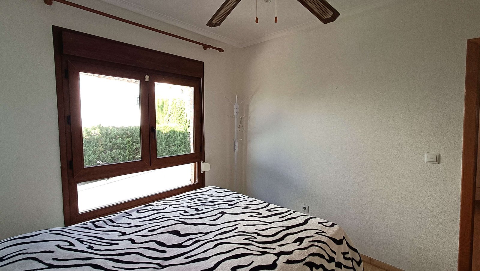 Villa de 3 dormitorios, 2 baños, plaza de aparcamiento y piscina comunitaria en La Finca Golf Resort