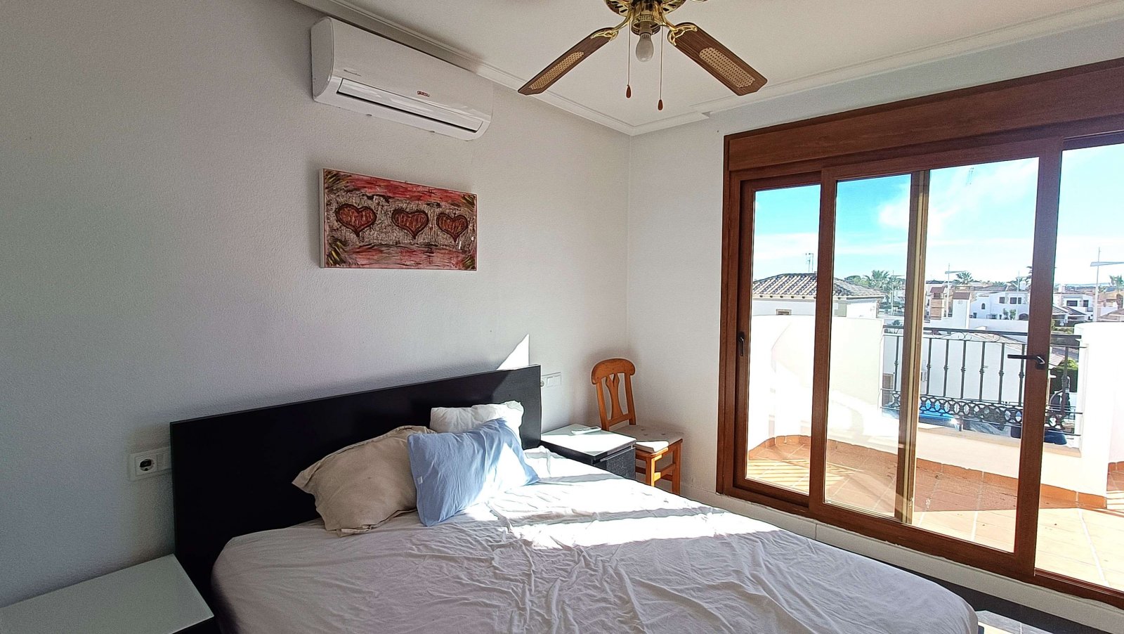 Villa de 3 dormitorios, 2 baños, plaza de aparcamiento y piscina comunitaria en La Finca Golf Resort