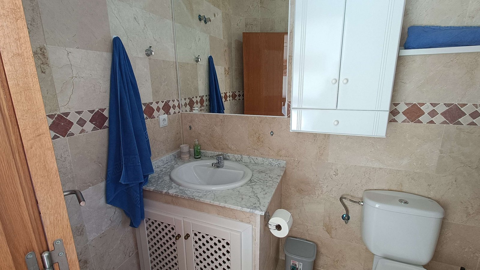 Villa de 3 dormitorios, 2 baños, plaza de aparcamiento y piscina comunitaria en La Finca Golf Resort