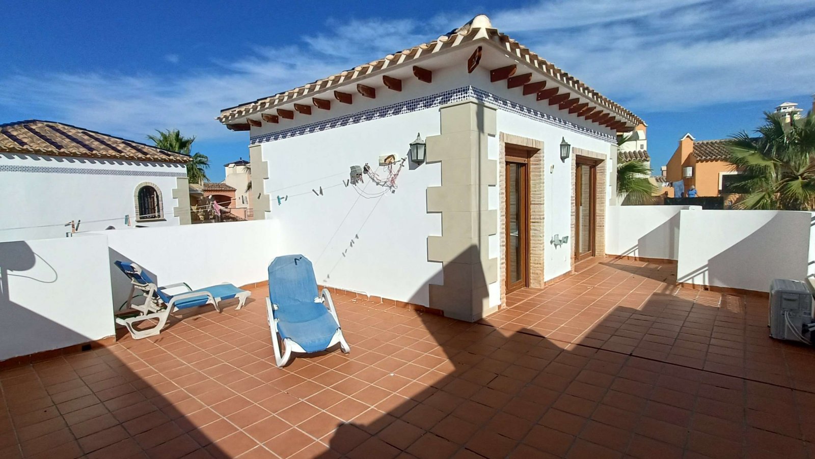 Villa de 3 dormitorios, 2 baños, plaza de aparcamiento y piscina comunitaria en La Finca Golf Resort