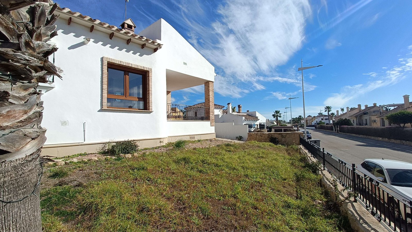 Villa de 3 dormitorios, 2 baños, plaza de aparcamiento y piscina comunitaria en La Finca Golf Resort