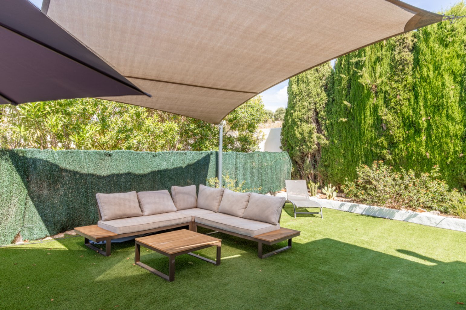 Villa de 4 dormitorios y 3 baños con aseo, piscina privada y fantásticas vistas al mar