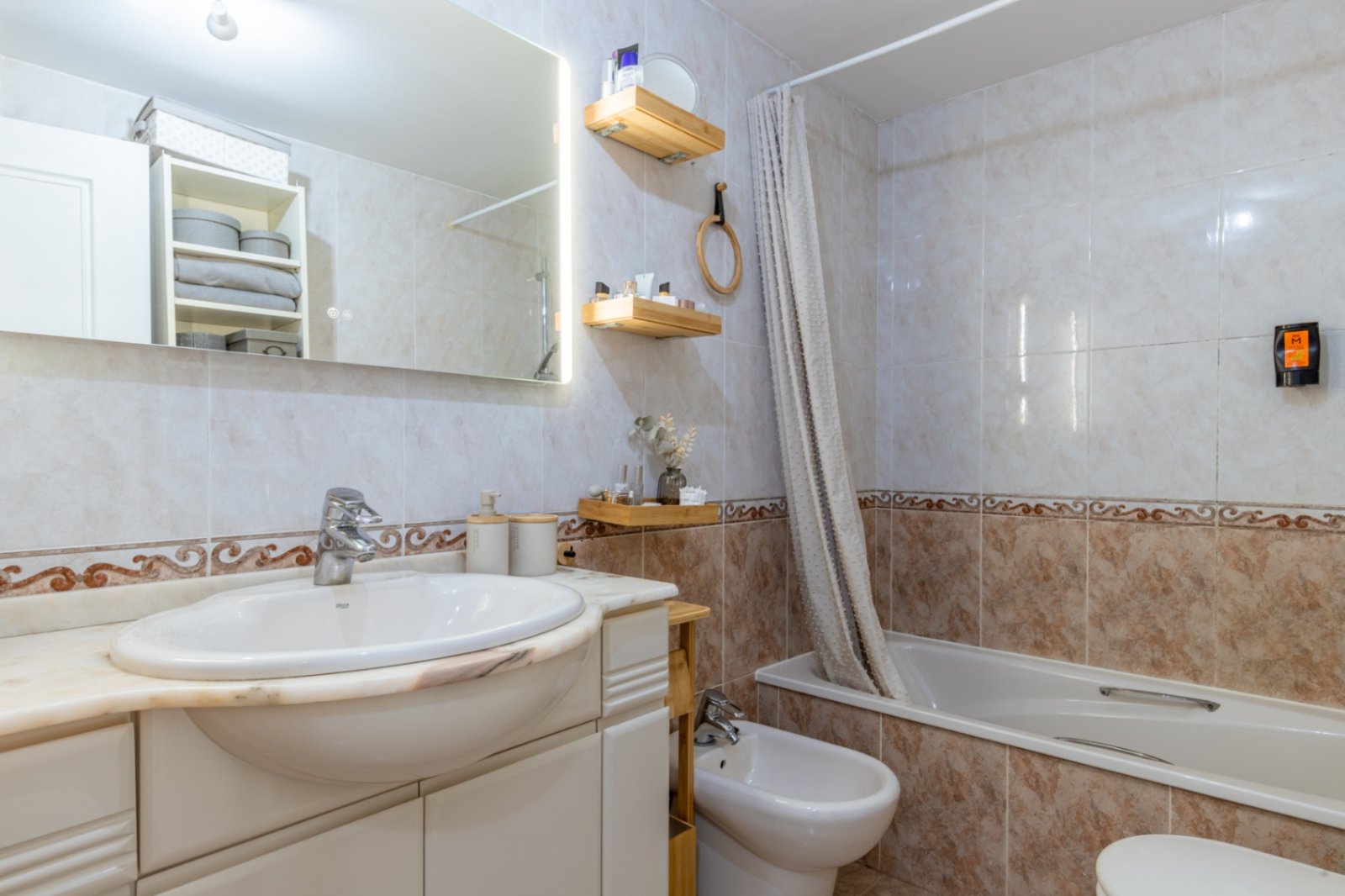 Apartamento con terrazas y vistas al mar en el centro de Moraira