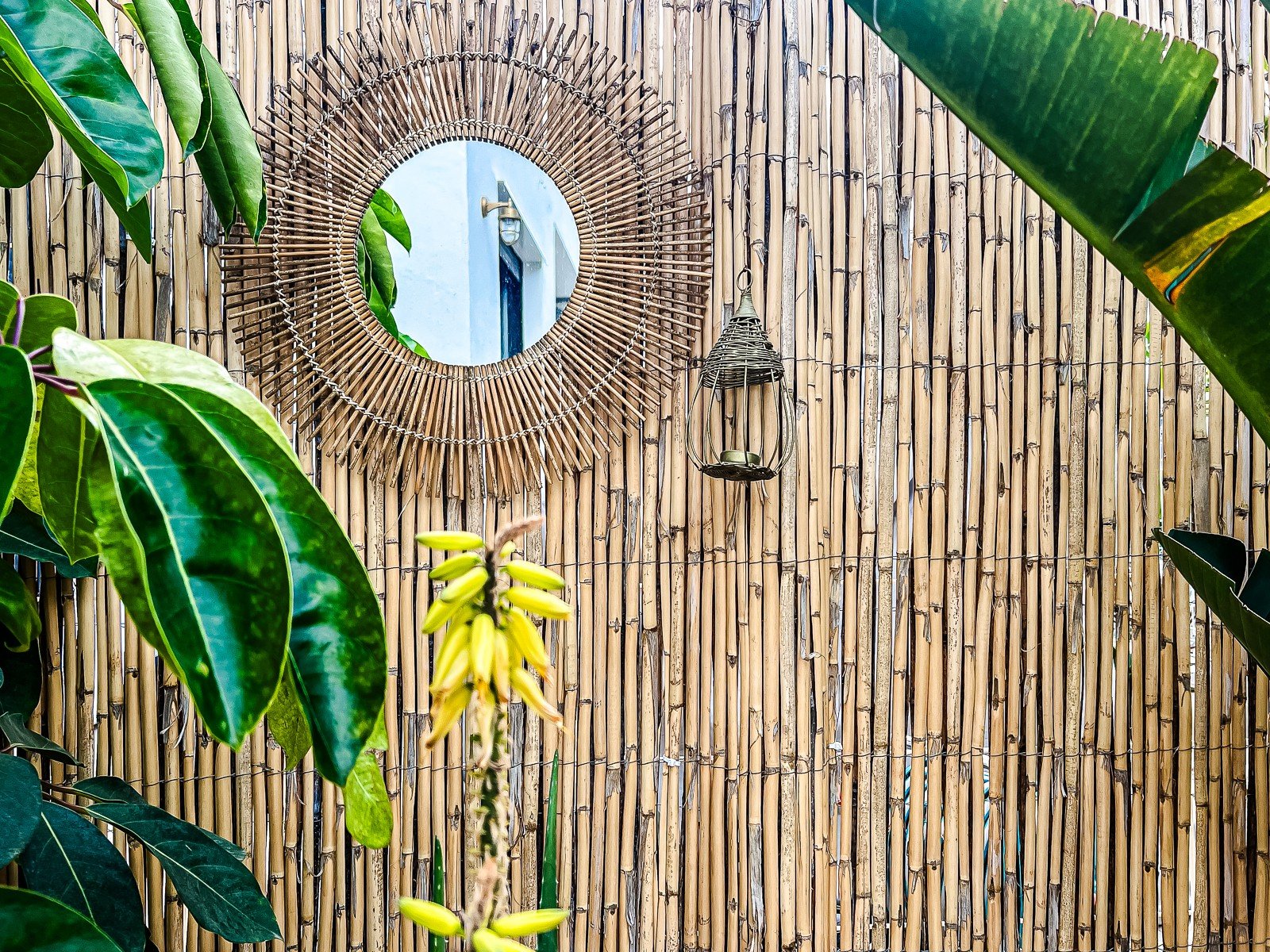 Apartamento en planta baja de estilo ibicenco a tan solo 800 m de la playa
