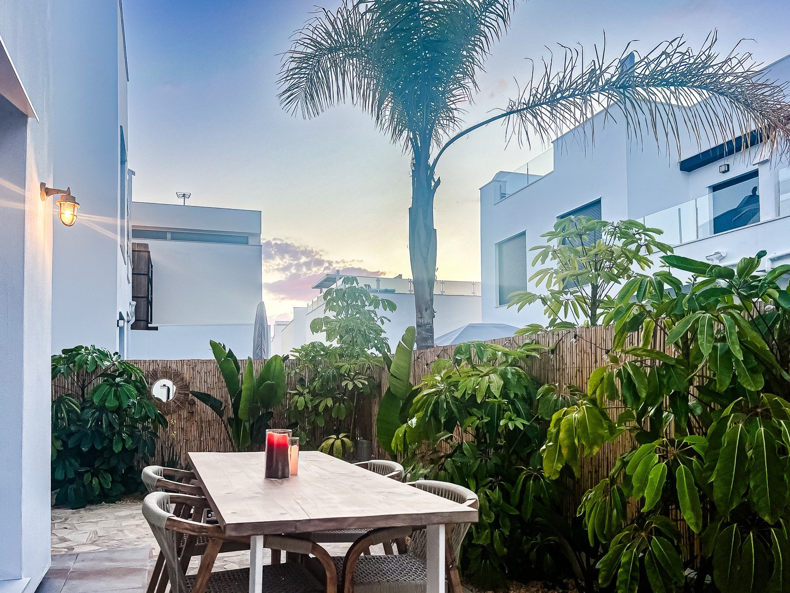 Apartamento en planta baja de estilo ibicenco a tan solo 800 m de la playa