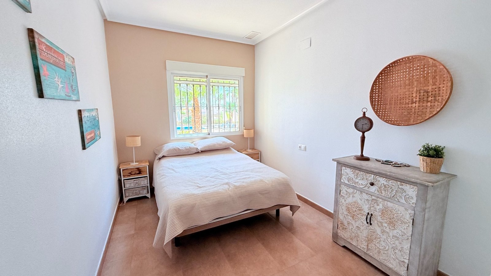 Villa completamente reformada con piscina privada en una amplia parcela
