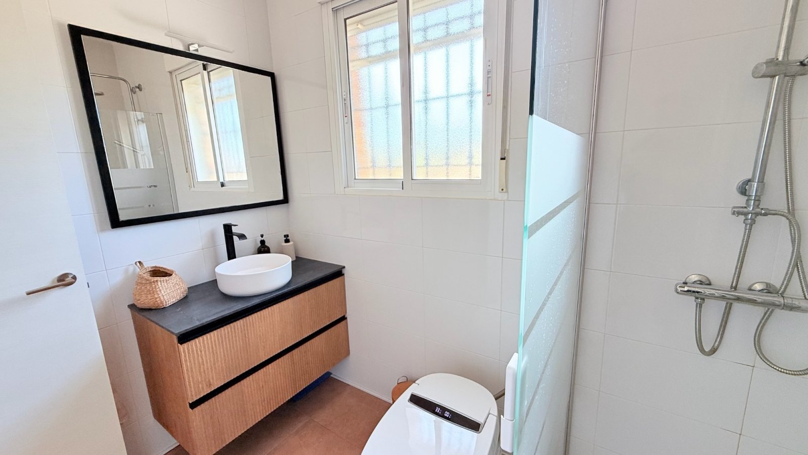 Villa completamente reformada con piscina privada en una amplia parcela