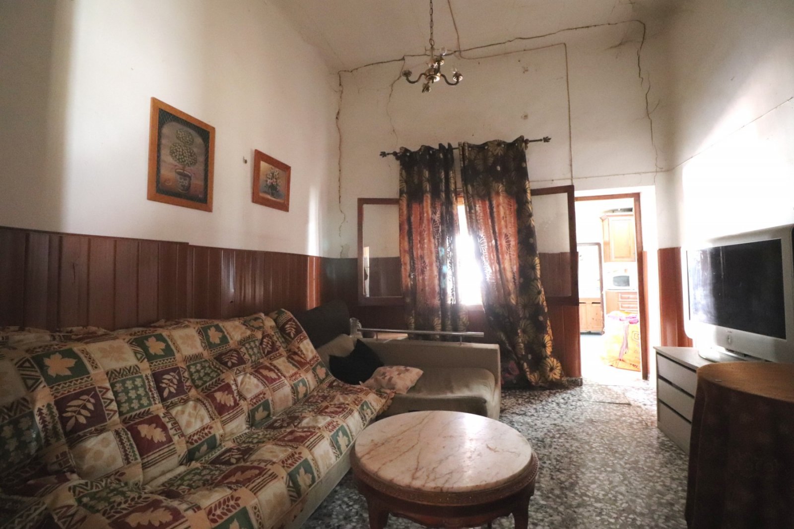 Casa independiente con 5 dormitorios, 2 baños, garaje y bonitas vistas