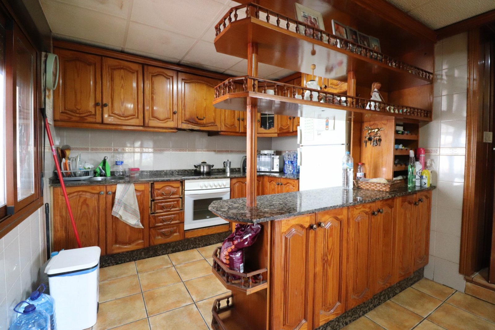 Casa independiente con 5 dormitorios, 2 baños, garaje y bonitas vistas