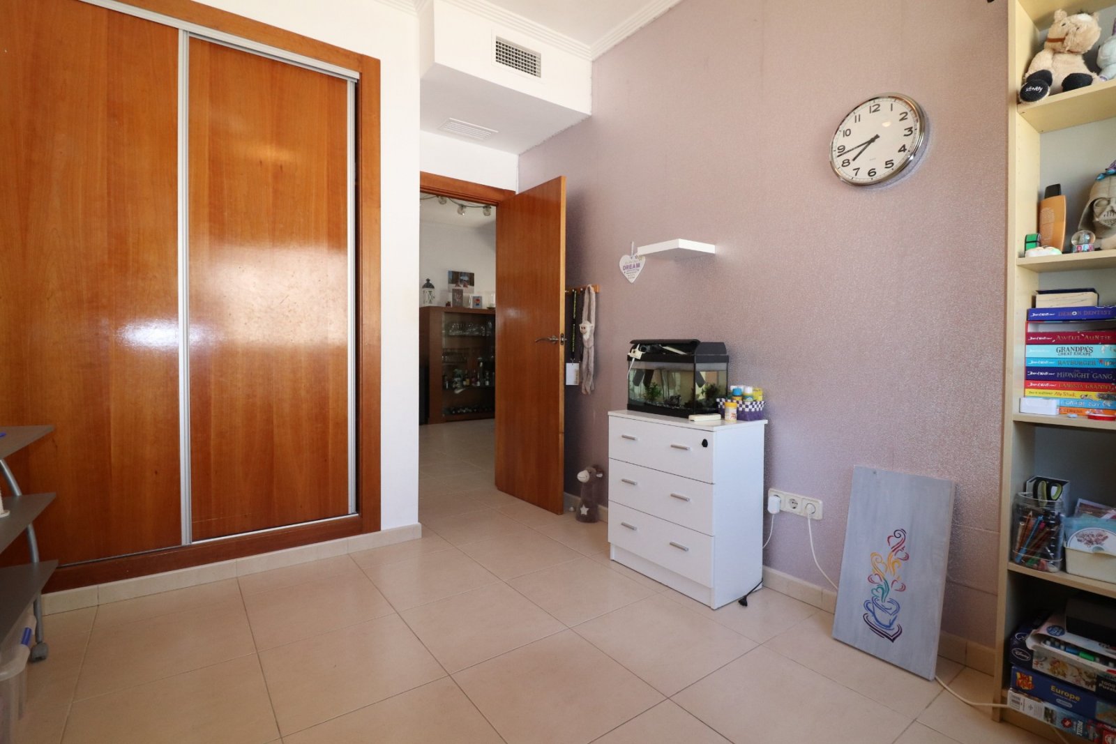 Villa exclusiva con 4 dormitorios, 2 baños y piscina privada