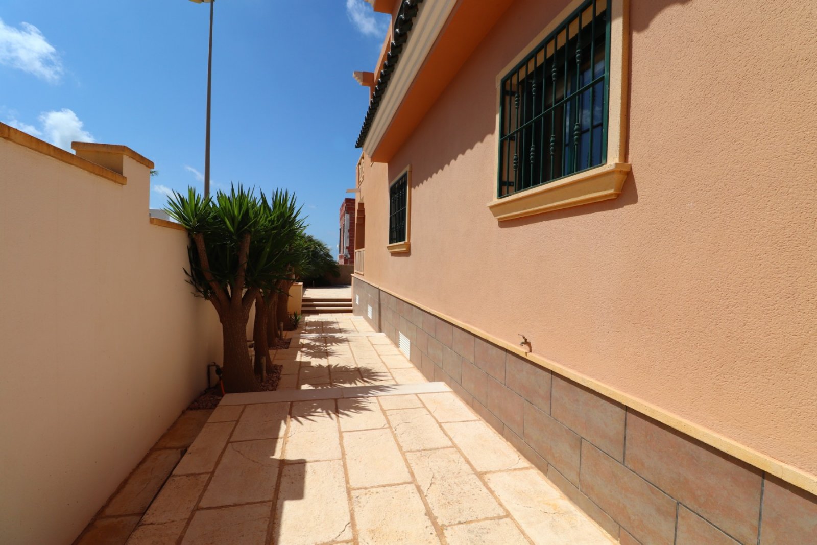 Villa exclusiva con 4 dormitorios, 2 baños y piscina privada