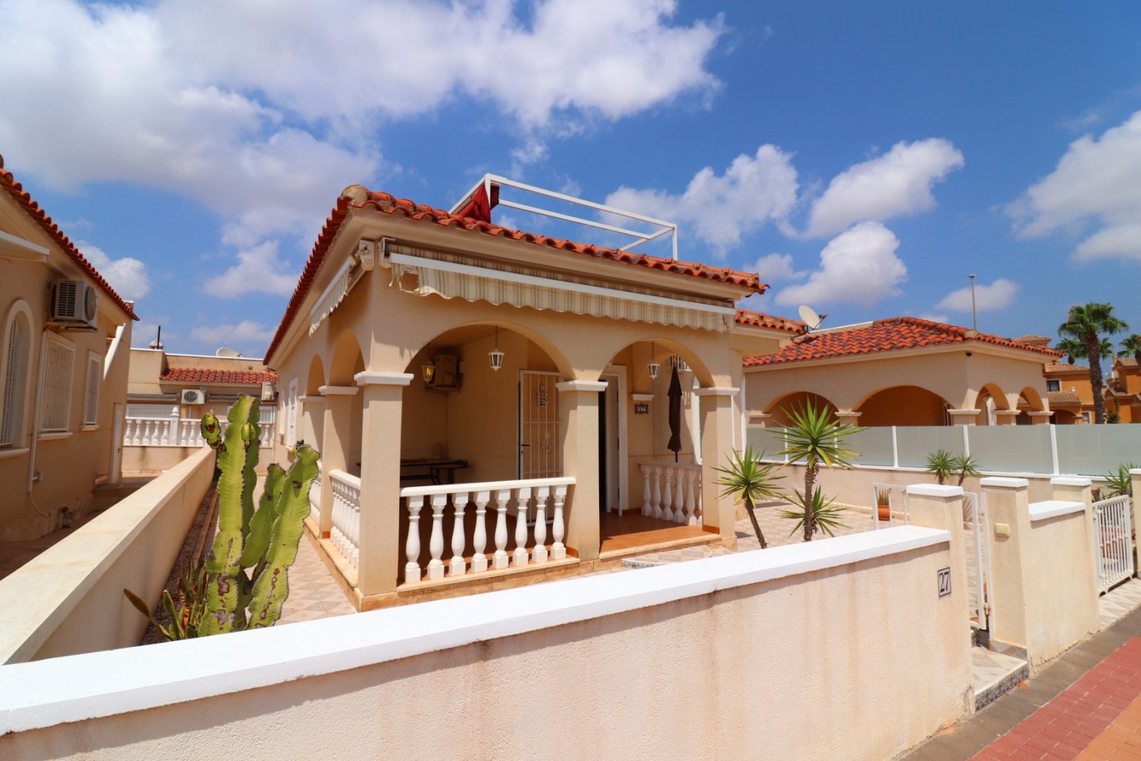 Villa de 3 dormitorios y 1 baño con piscina comunitaria en Lo Crispin