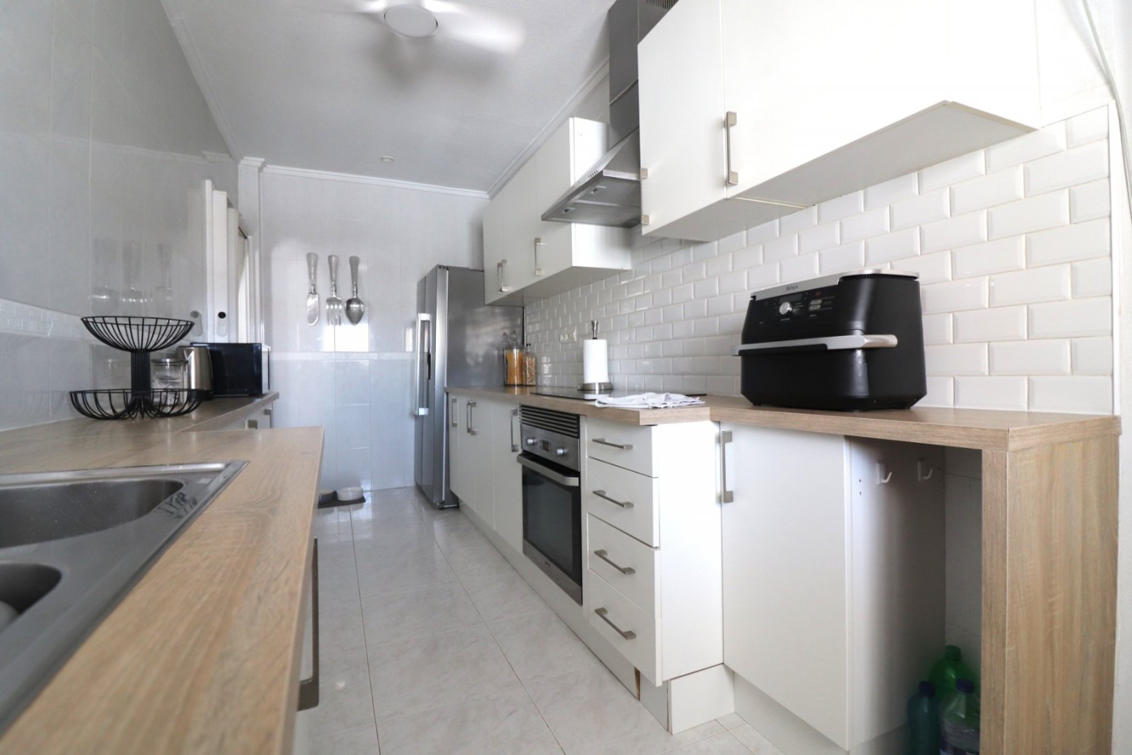 Villa unifamiliar en perfecto estado, con cuatro dormitorios, tres baños, azotea y piscina privada
