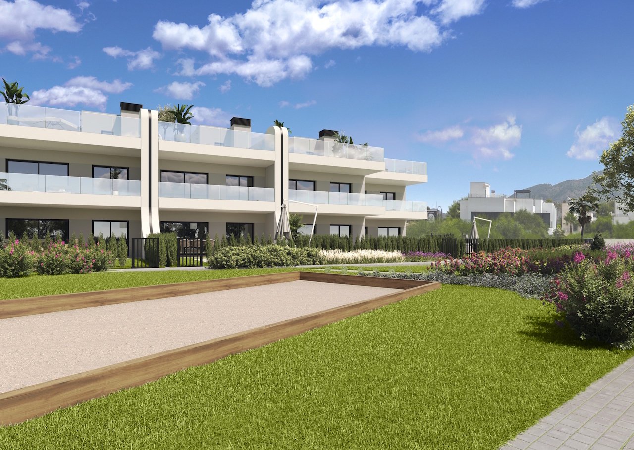 Bungalows altos de 3 dormitorios y 2 baños con aire acondicionado, parking privado y piscina comunitaria en el corazón de La Manga Club