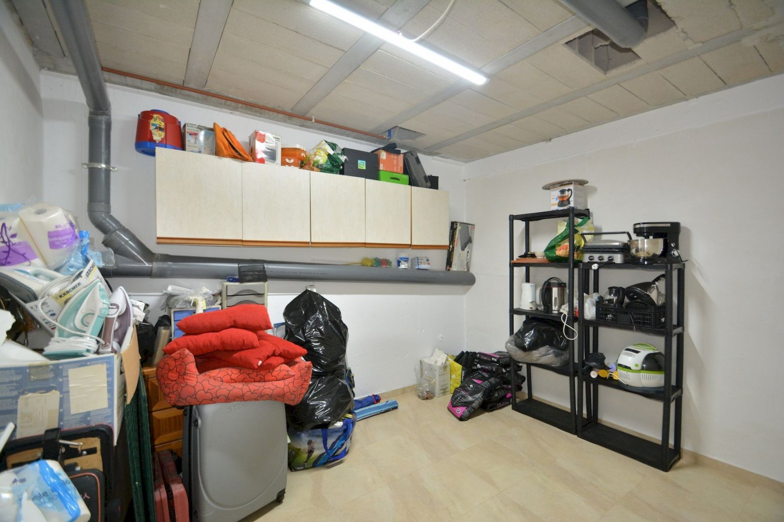 Pareado de 2 dormitorios y 2 baños con garaje y piscina comunitaria