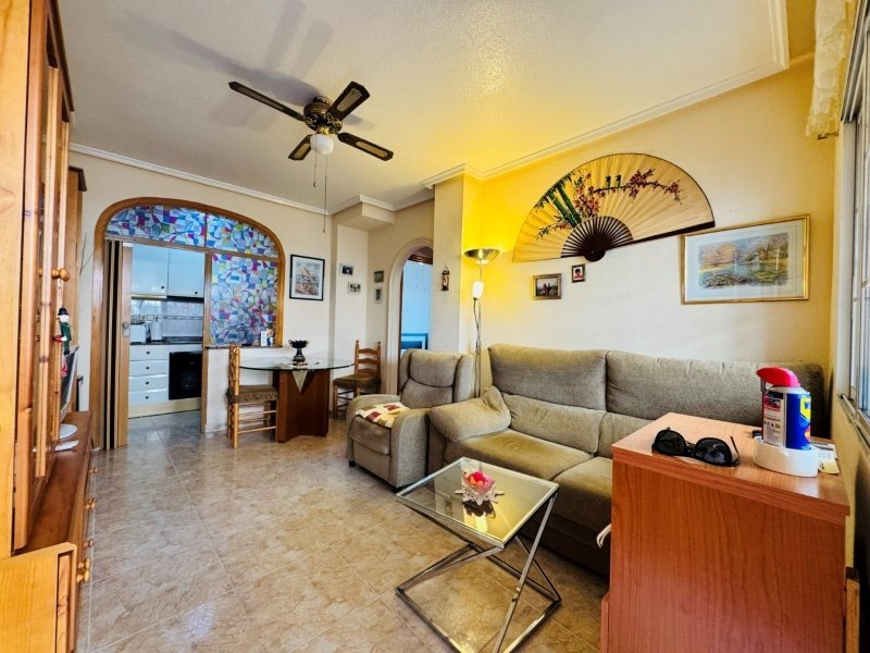 Apartamento en planta baja con 2 dormitorios, 1 baño, parking privado y piscina comunitaria