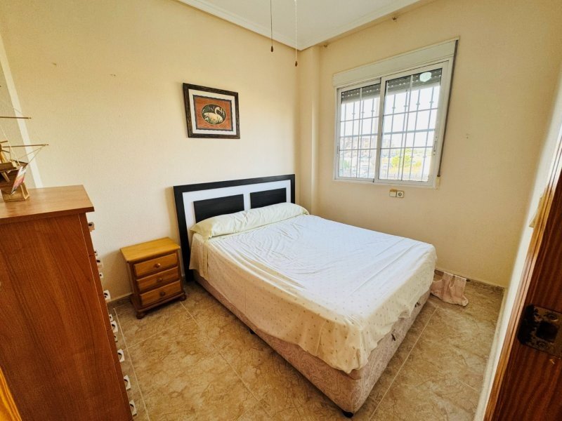Apartamento en planta baja con 2 dormitorios, 1 baño, parking privado y piscina comunitaria