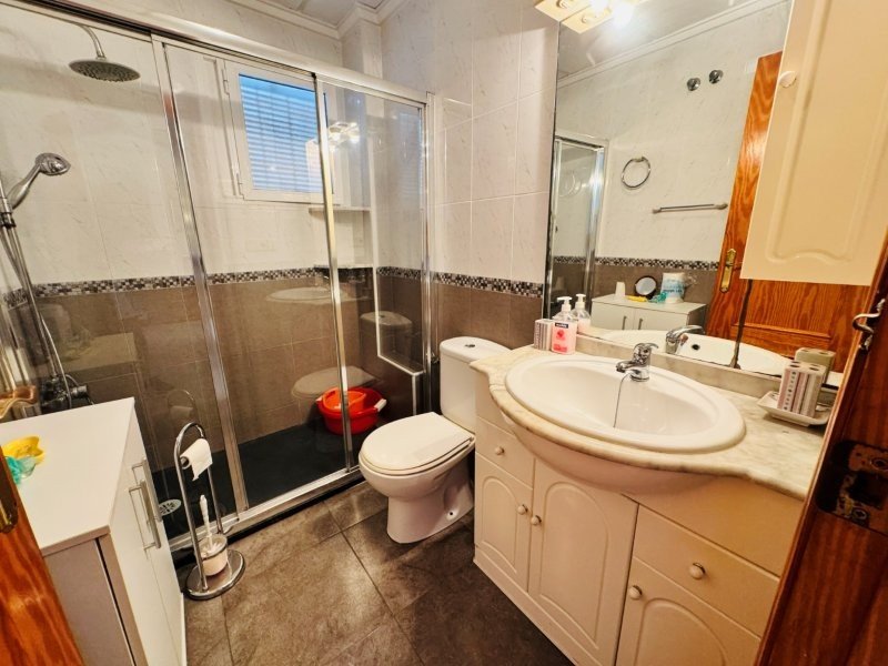 Apartamento en planta baja con 2 dormitorios, 1 baño, parking privado y piscina comunitaria