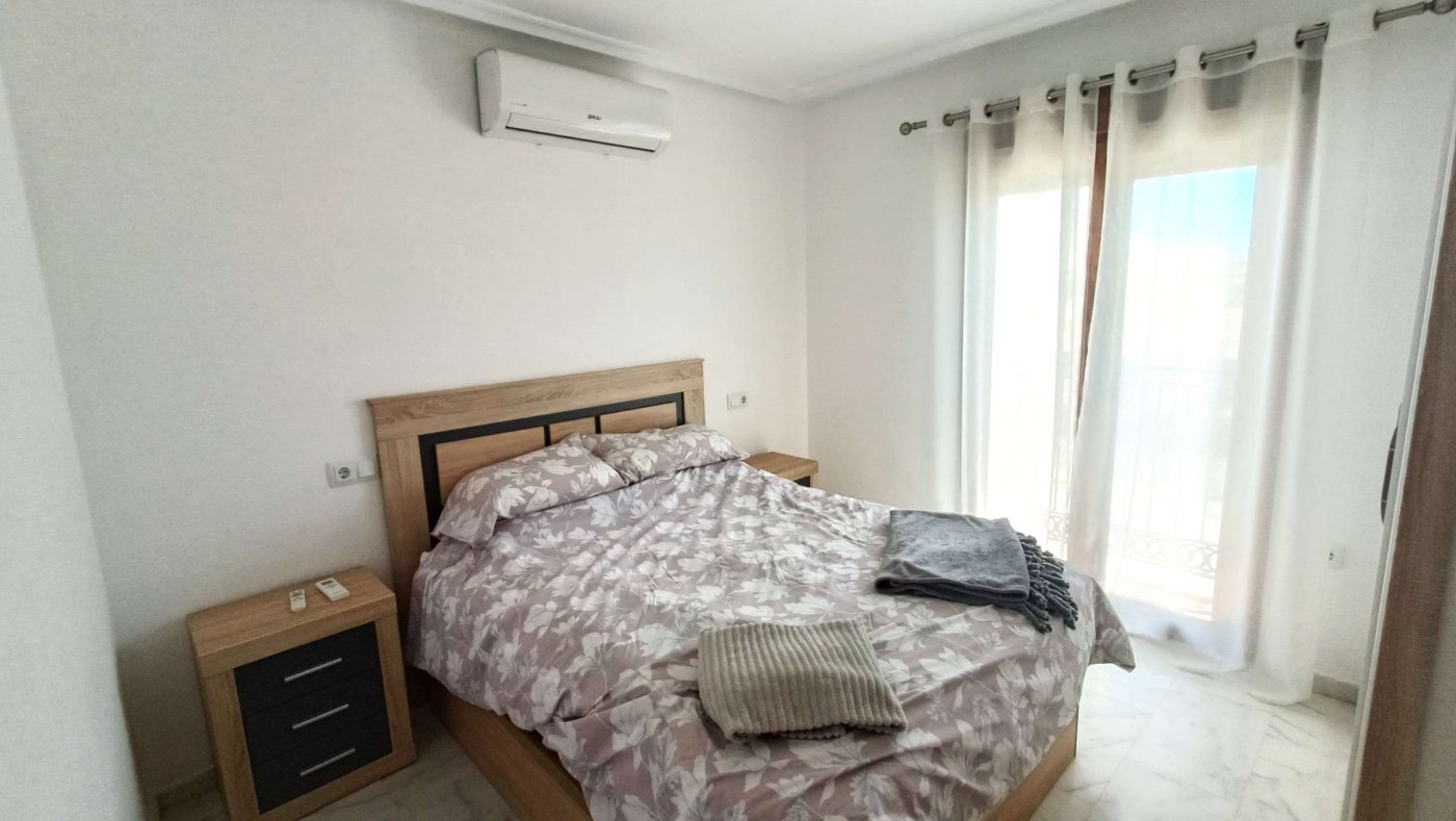 Preciosobungalow alto con un solárium privado con fantásticas vistas al campo de golf