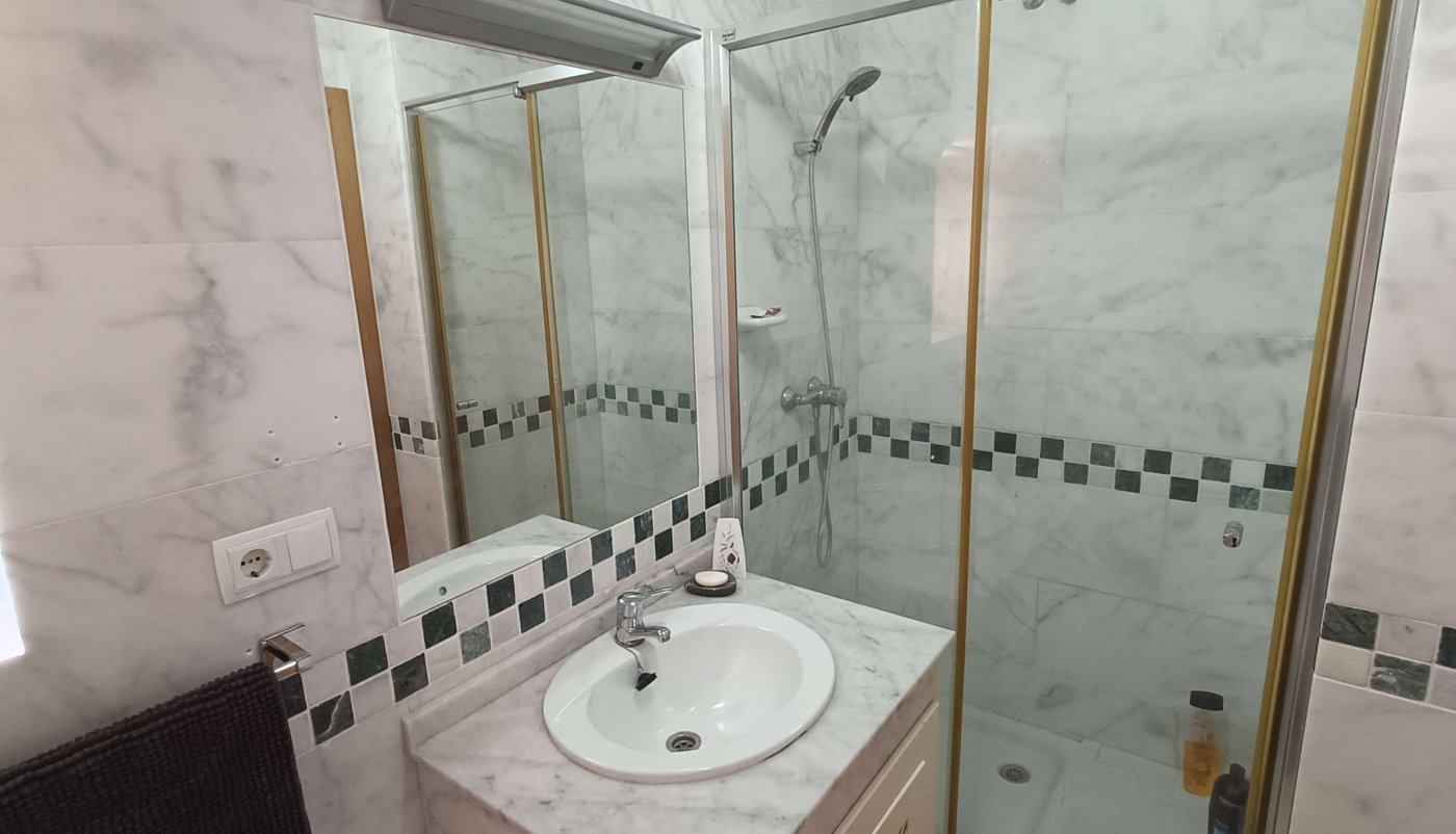 Preciosobungalow alto con un solárium privado con fantásticas vistas al campo de golf