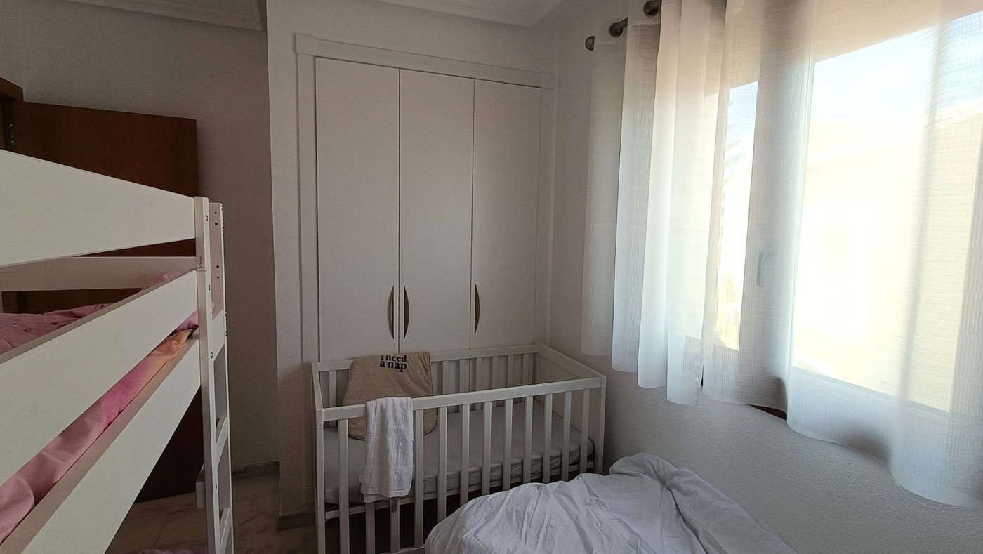 Preciosobungalow alto con un solárium privado con fantásticas vistas al campo de golf