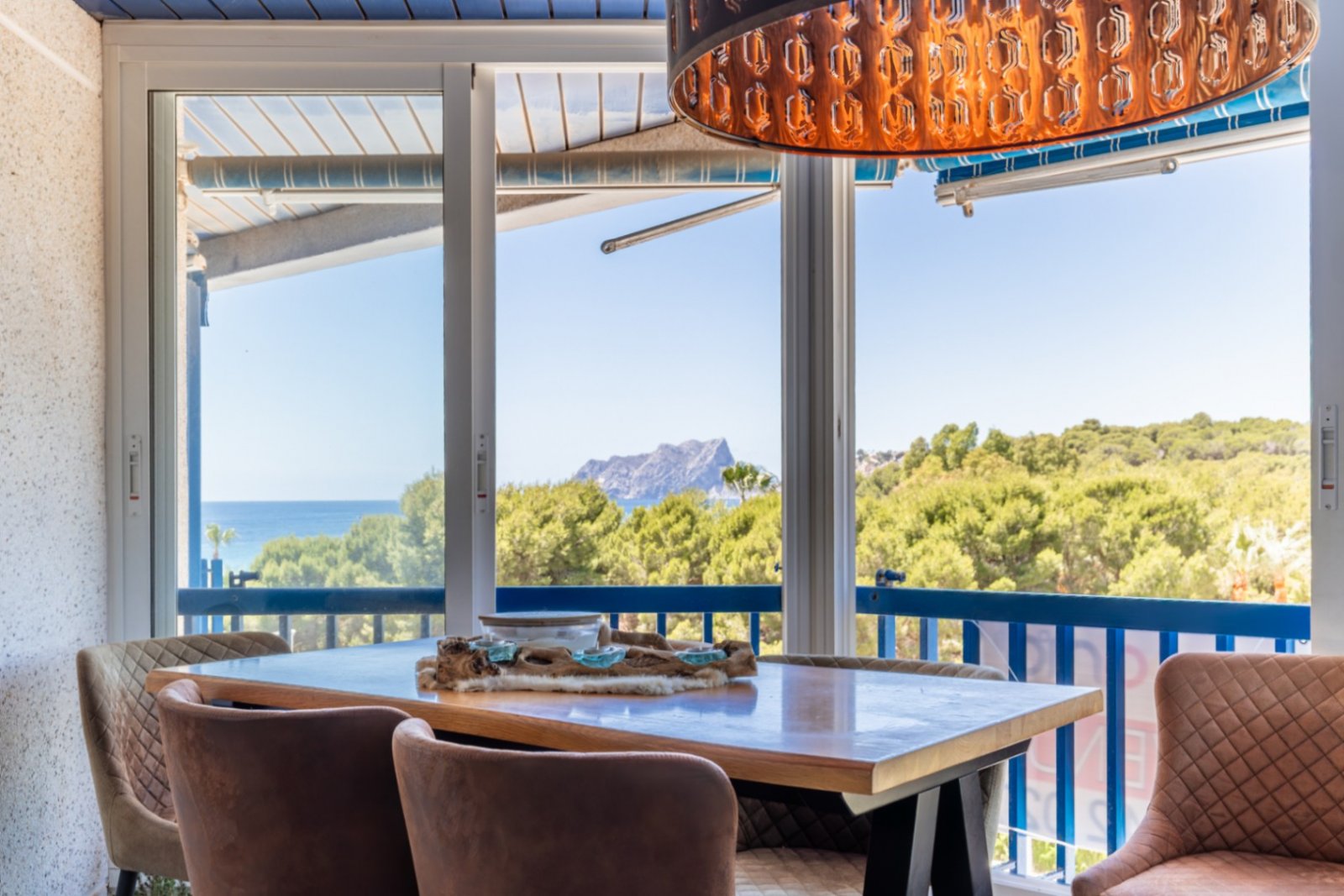 Apartamento con terrazas y vistas al mar en el centro de Moraira