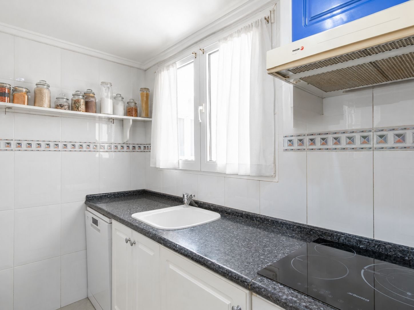 Apartamento con terrazas y vistas al mar en el centro de Moraira