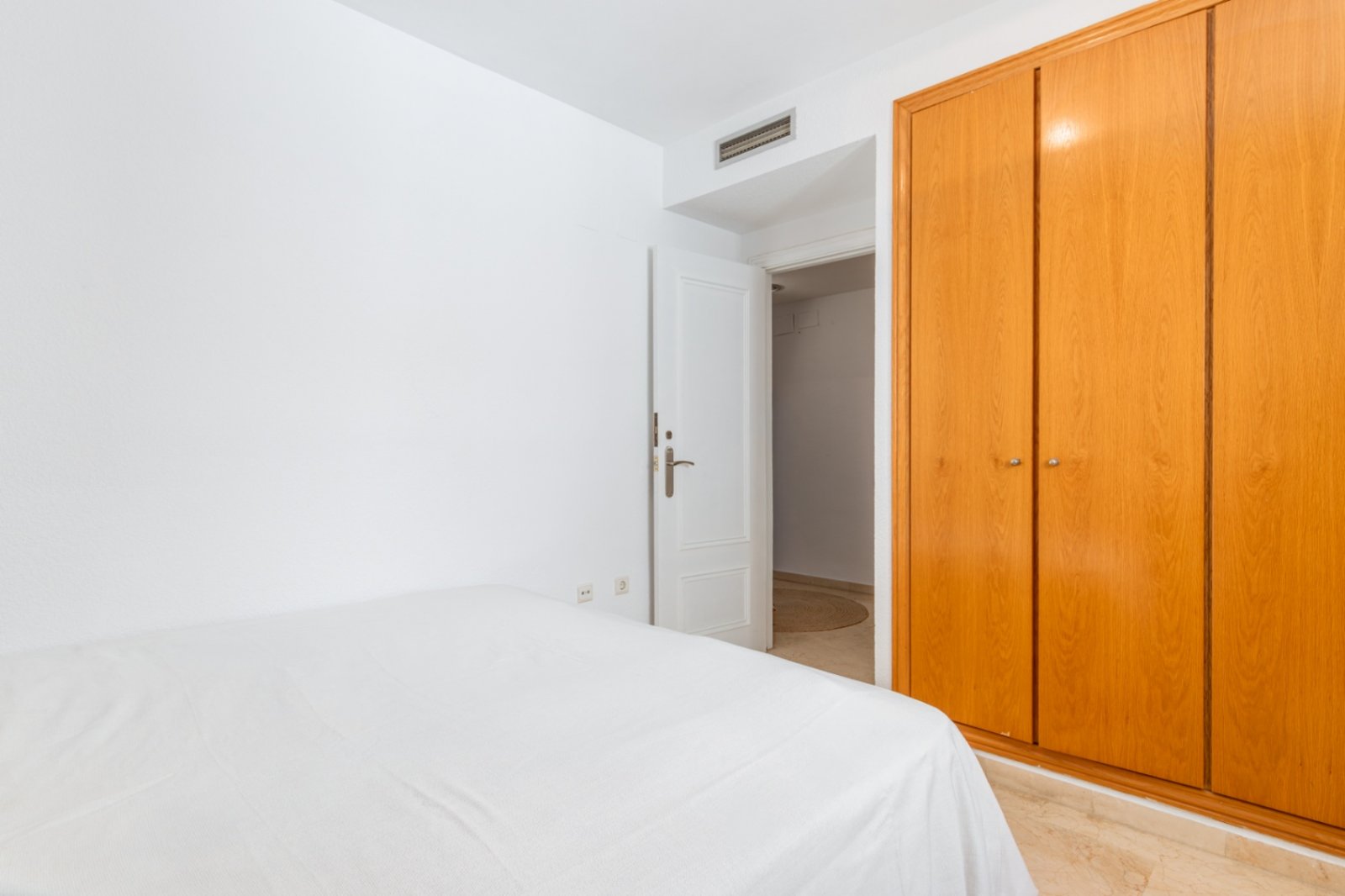 Apartamento con terrazas y vistas al mar en el centro de Moraira