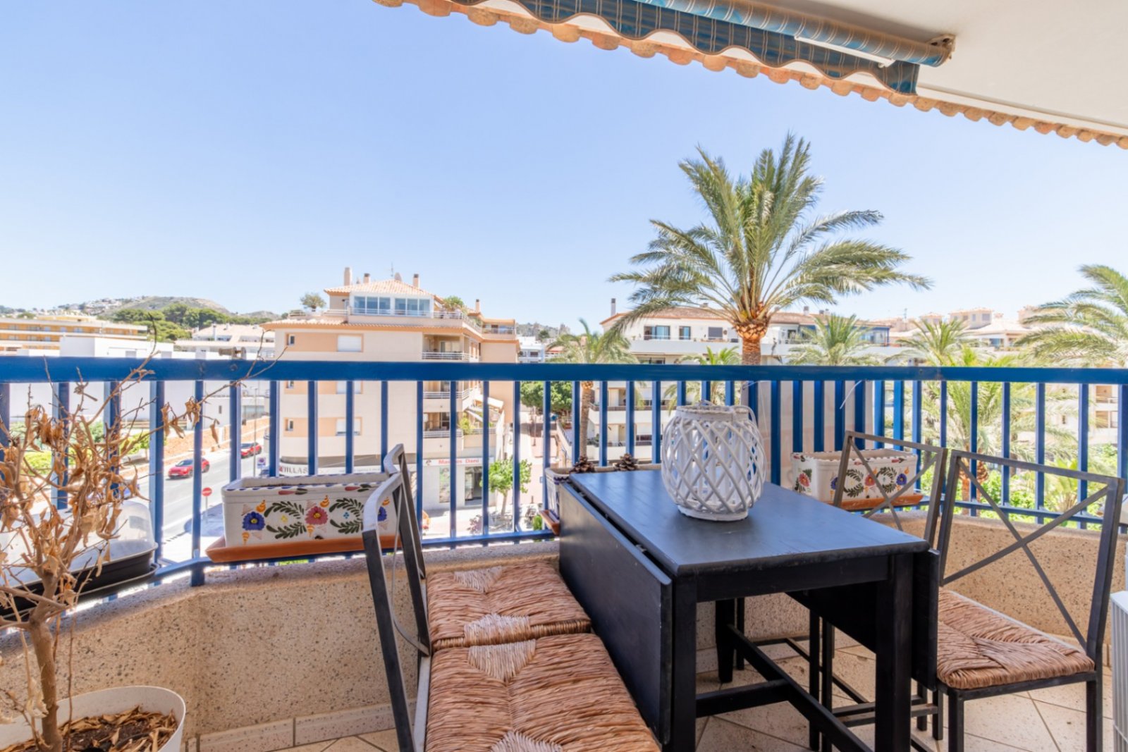 Apartamento con terrazas y vistas al mar en el centro de Moraira