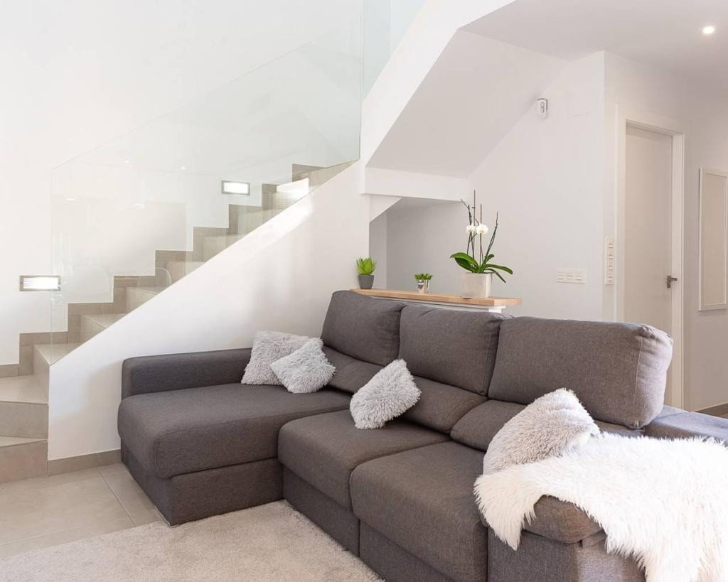 Villa moderna con 4 dormitorios, 4 baños, apartamento de invitados, piscina privada y licencia de alquiler