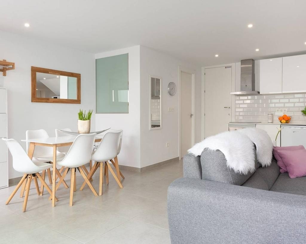 Villa moderna con 4 dormitorios, 4 baños, apartamento de invitados, piscina privada y licencia de alquiler