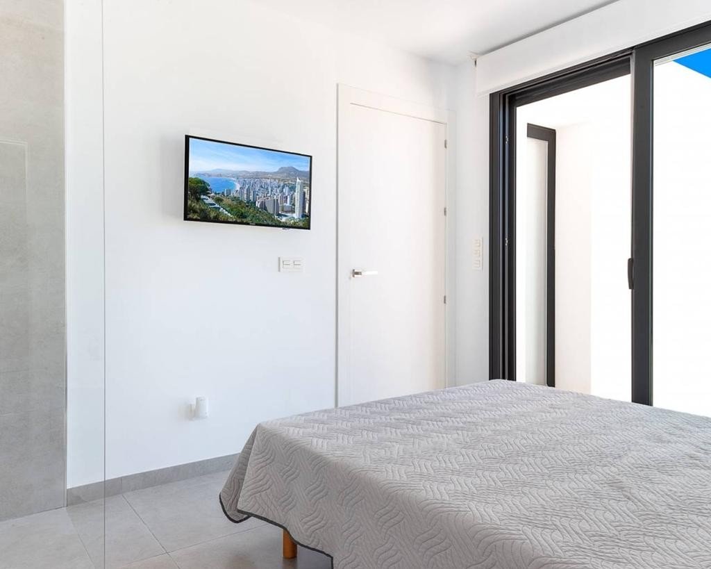 Villa moderna con 4 dormitorios, 4 baños, apartamento de invitados, piscina privada y licencia de alquiler
