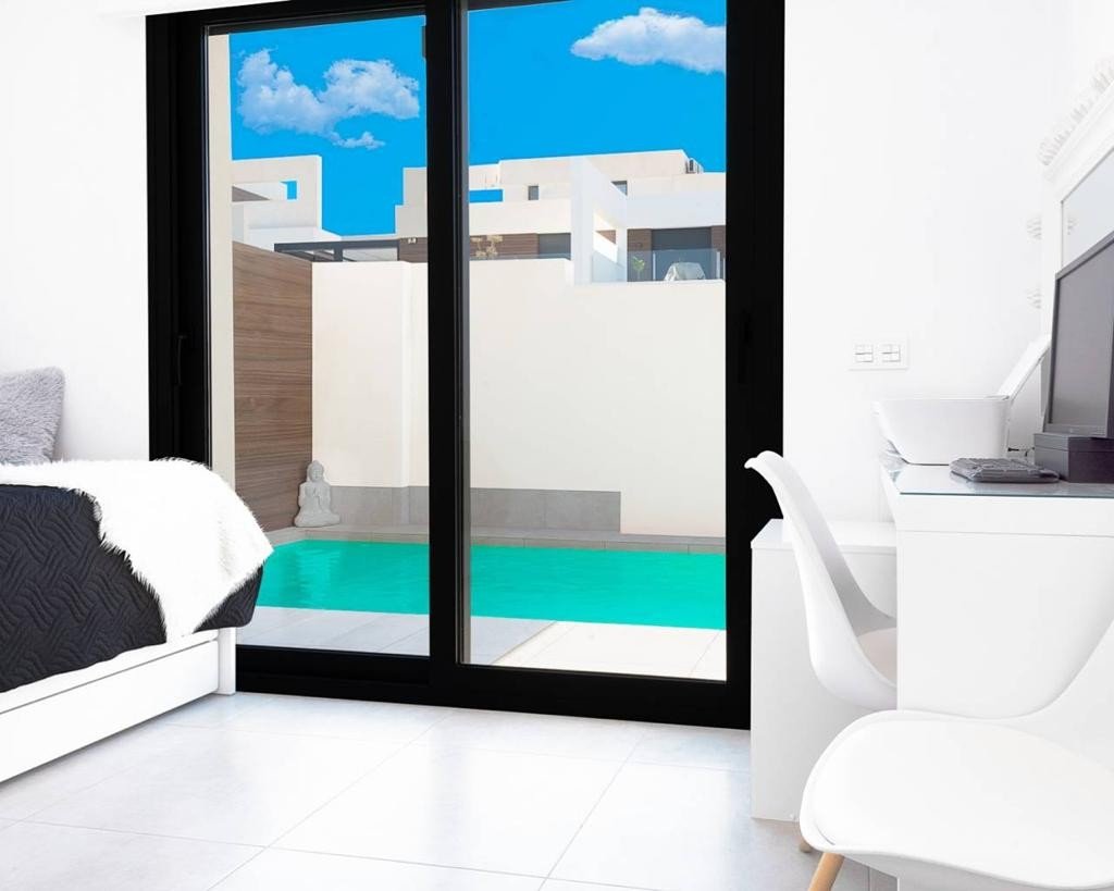 Villa moderna con 4 dormitorios, 4 baños, apartamento de invitados, piscina privada y licencia de alquiler