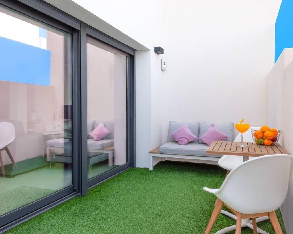 Villa moderna con 4 dormitorios, 4 baños, apartamento de invitados, piscina privada y licencia de alquiler