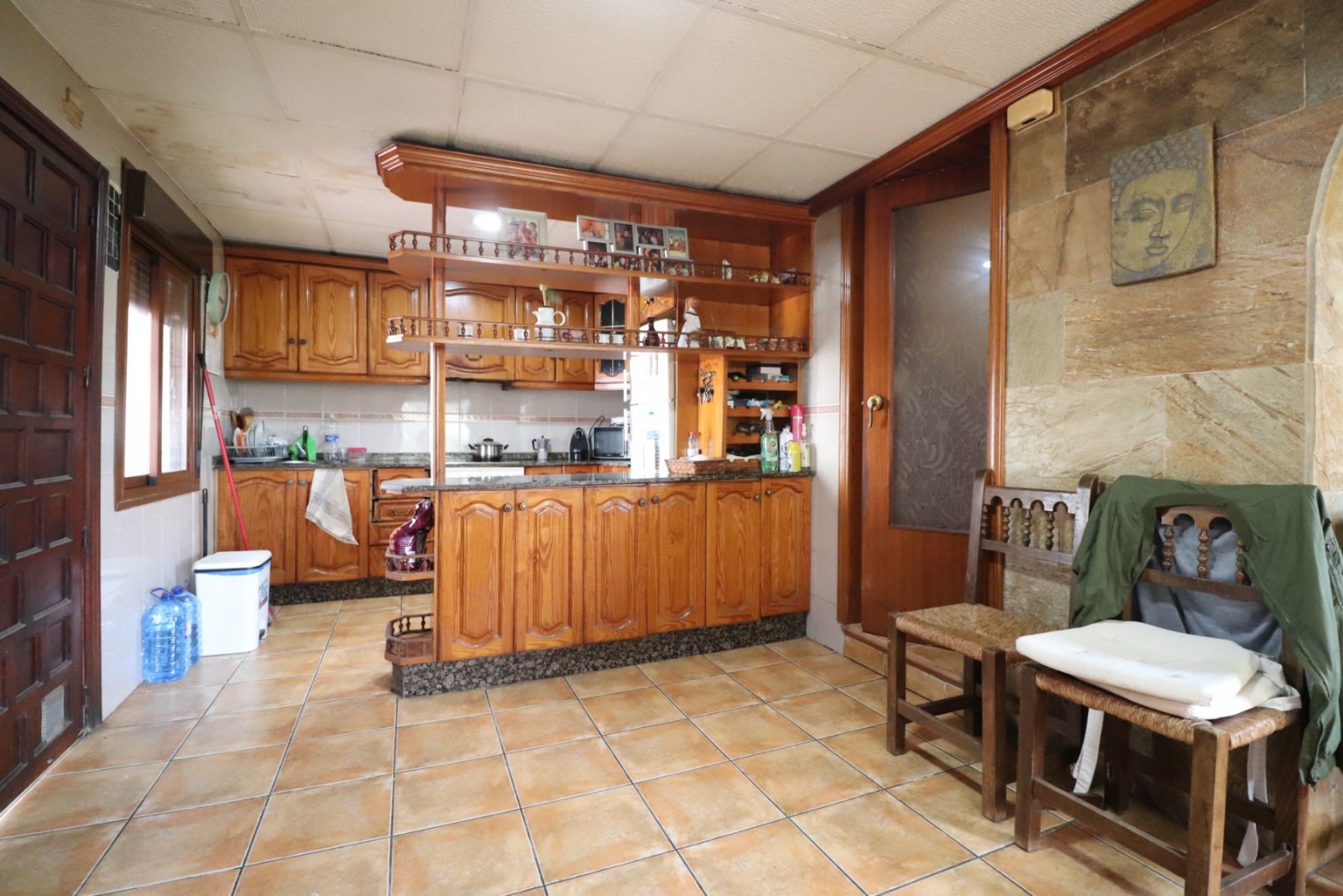 Casa independiente con 5 dormitorios, 2 baños, garaje y bonitas vistas