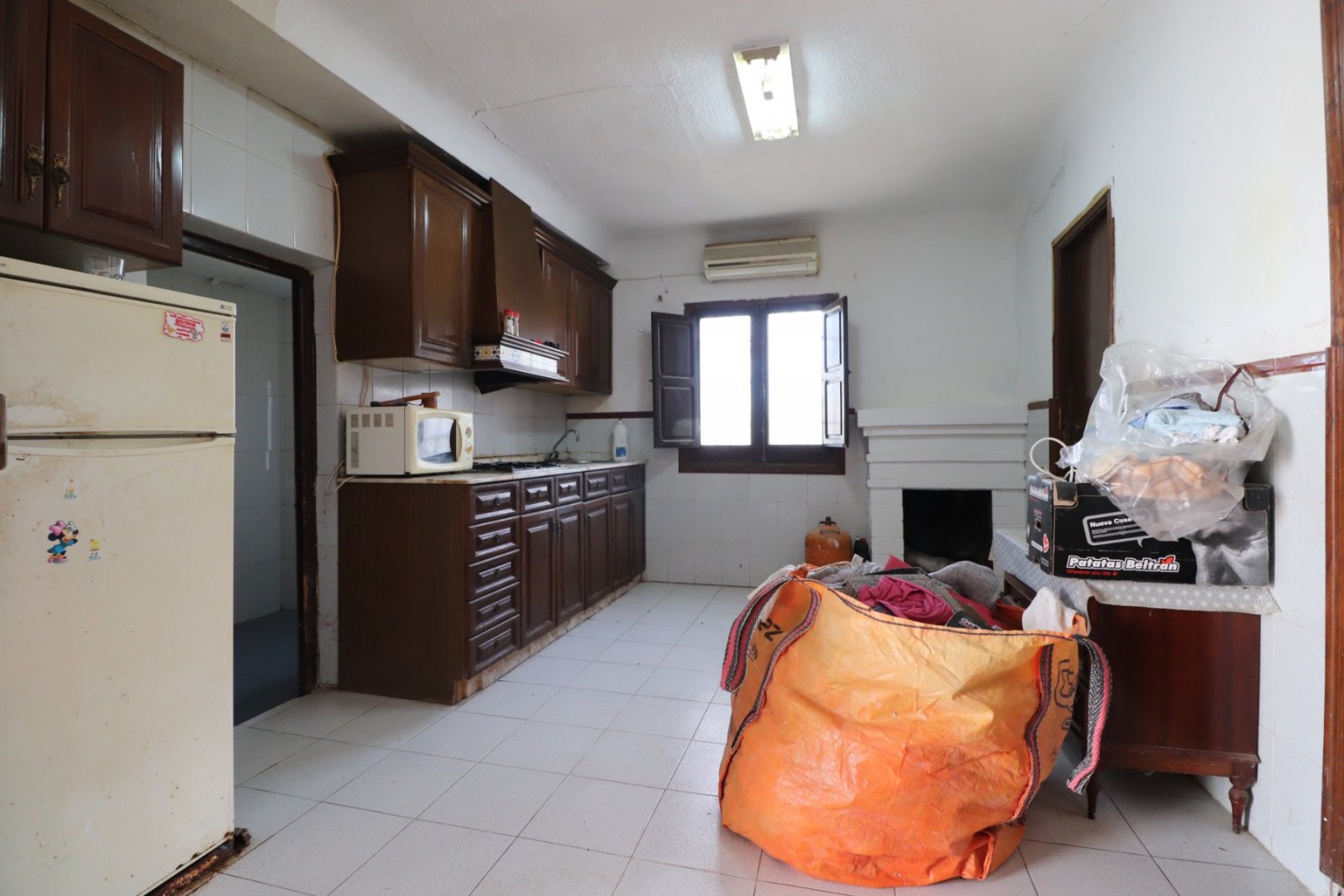 Casa independiente con 5 dormitorios, 2 baños, garaje y bonitas vistas