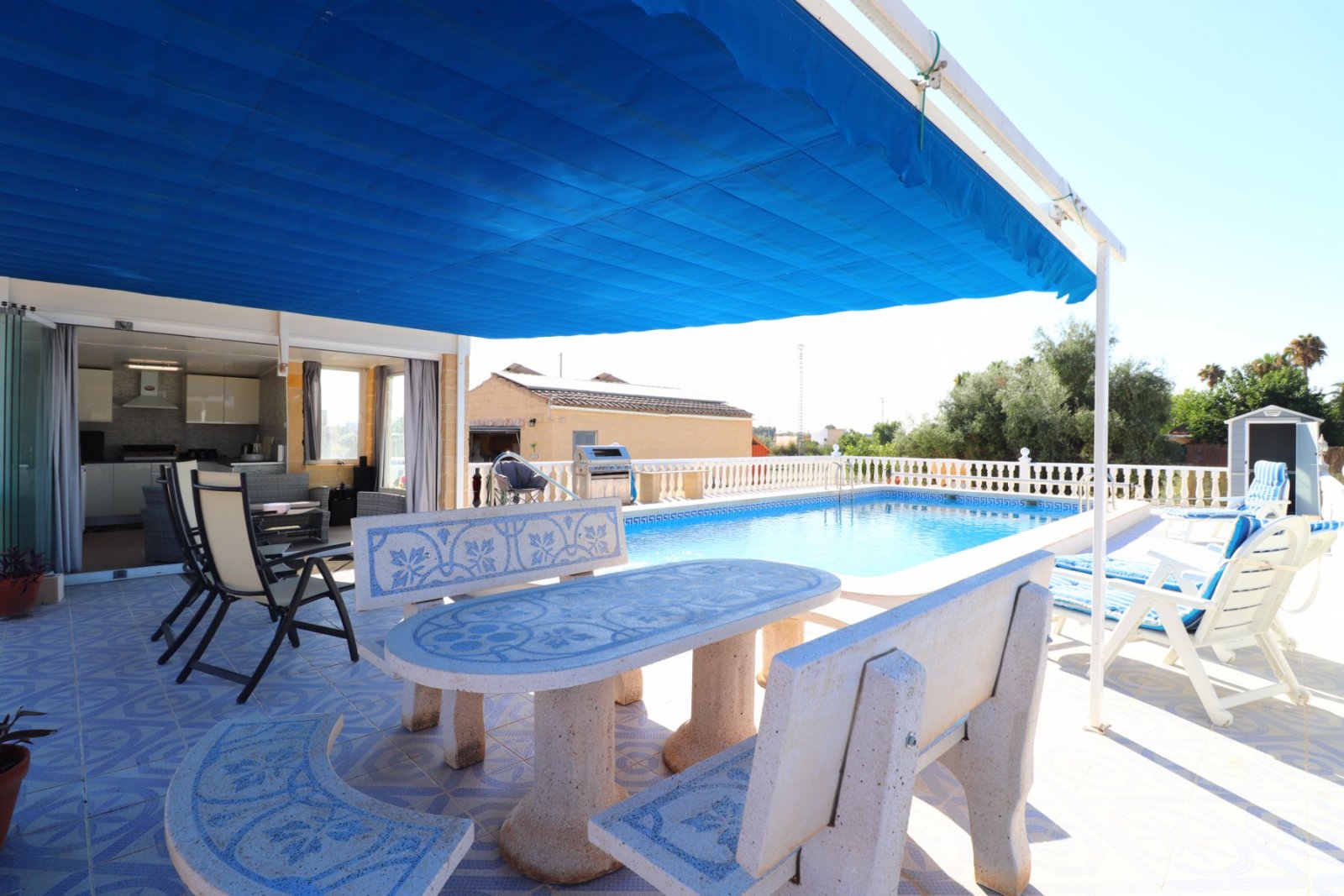 Villa de 3 dormitorios y 2 baños con garaje, piscina privada y bonitas vistas
