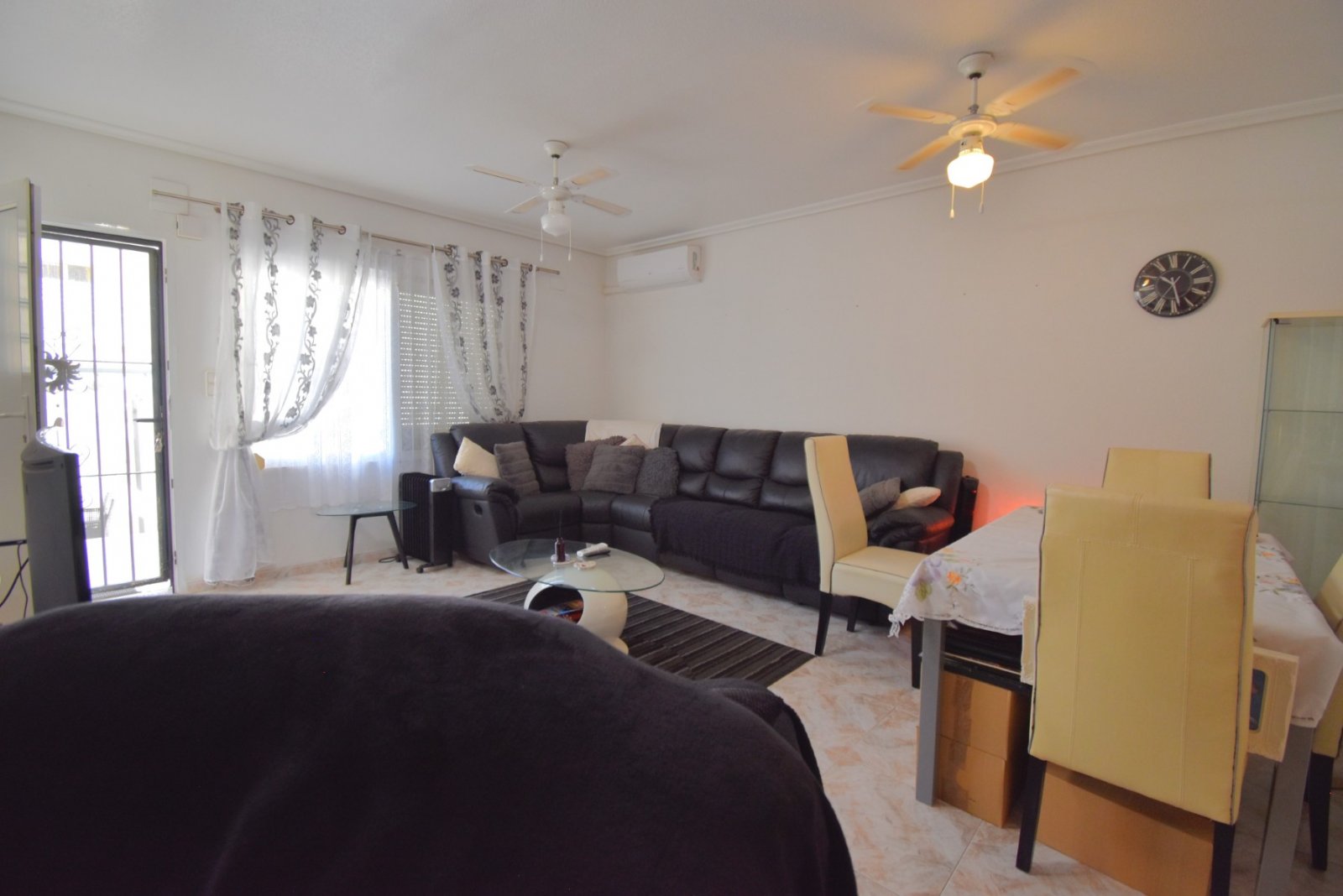 Casa adosada de 4 dormitorios y 2 baños con piscinas comunitarias en Playa Flamenca