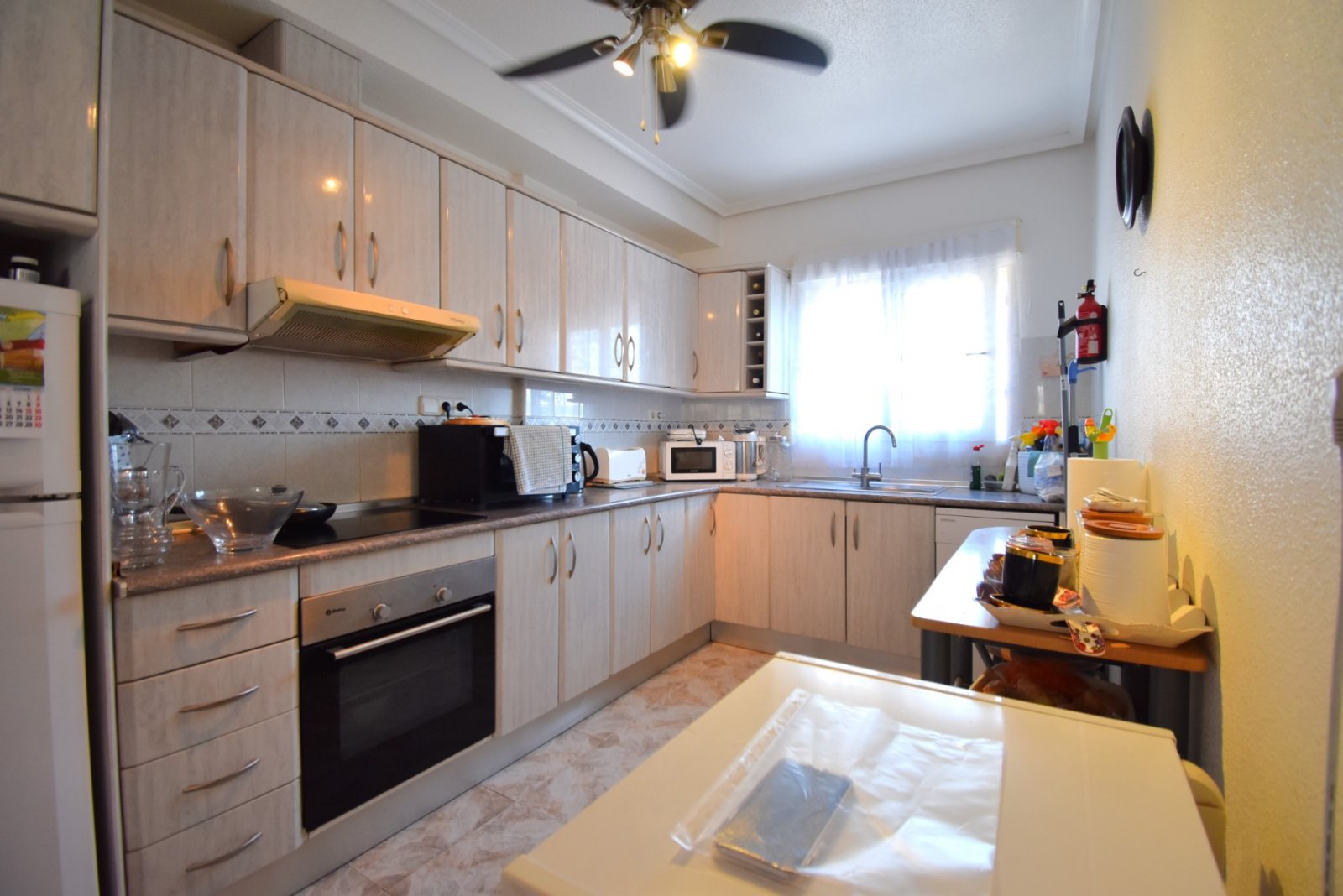 Casa adosada de 4 dormitorios y 2 baños con piscinas comunitarias en Playa Flamenca