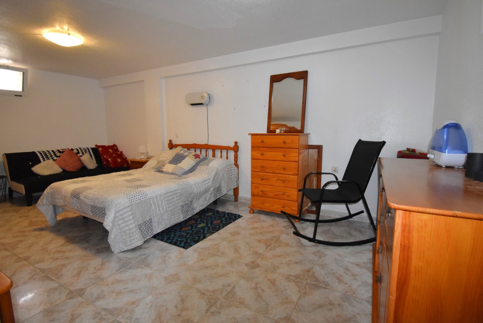Casa adosada de 4 dormitorios y 2 baños con piscinas comunitarias en Playa Flamenca