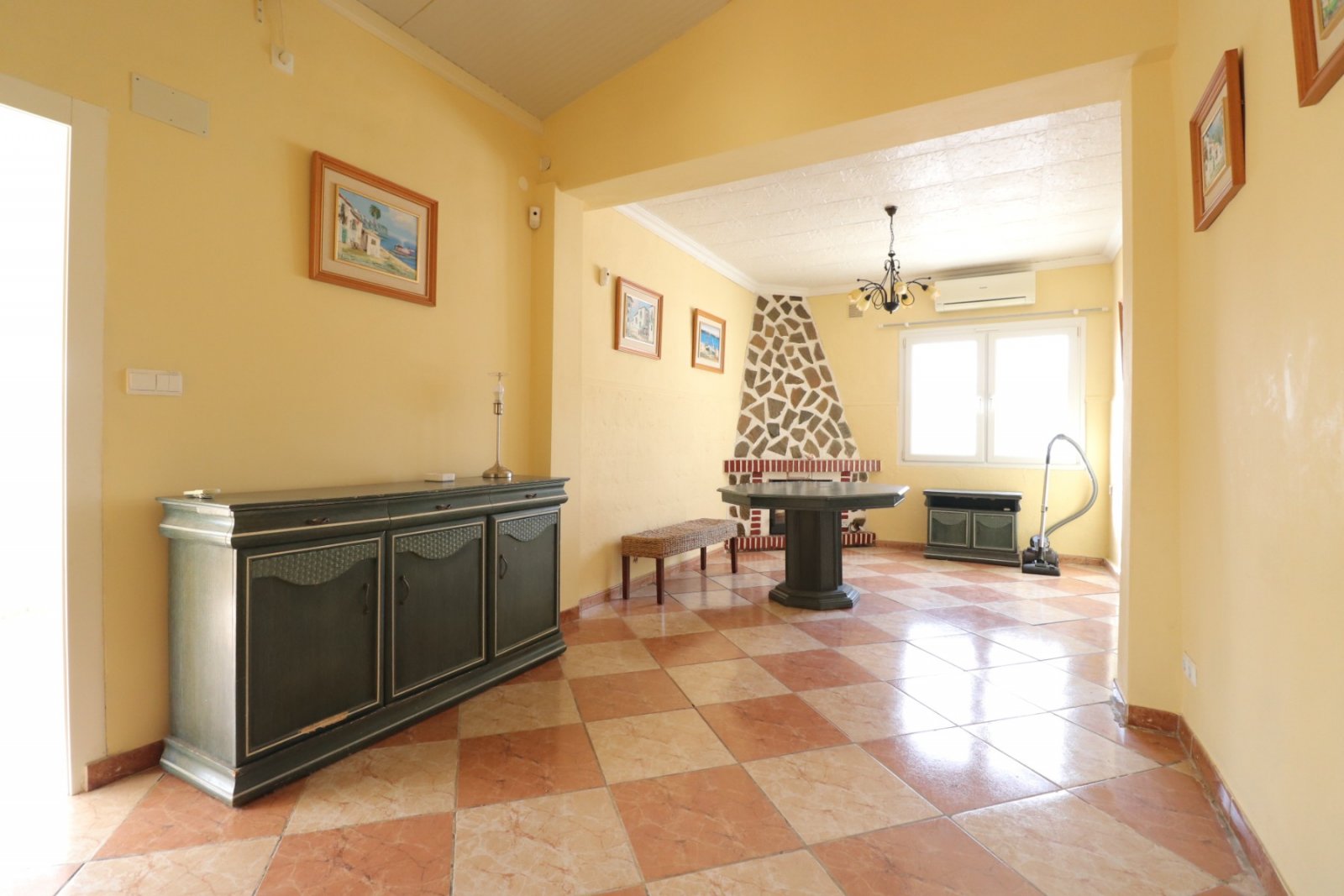 Villa rural independiente de 4 dormitorios y 2 baños con piscina privada en Heredades