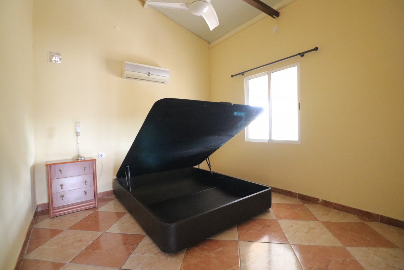Villa rural independiente de 4 dormitorios y 2 baños con piscina privada en Heredades