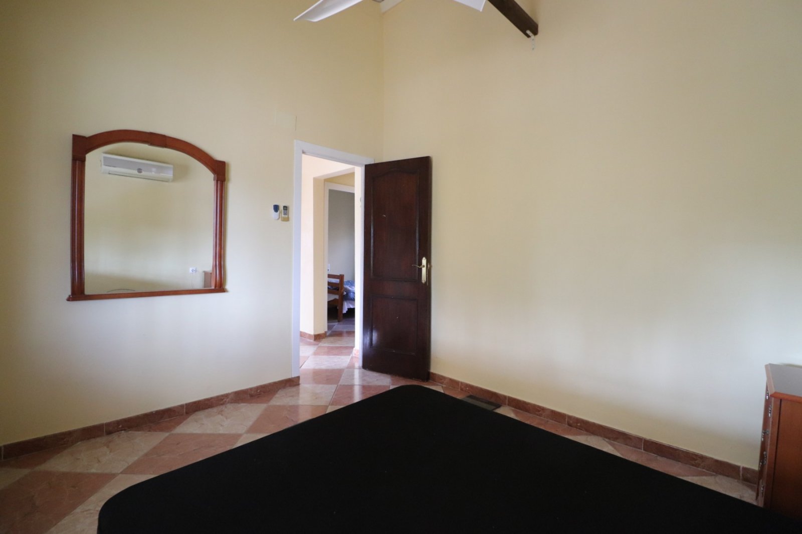 Villa rural independiente de 4 dormitorios y 2 baños con piscina privada en Heredades