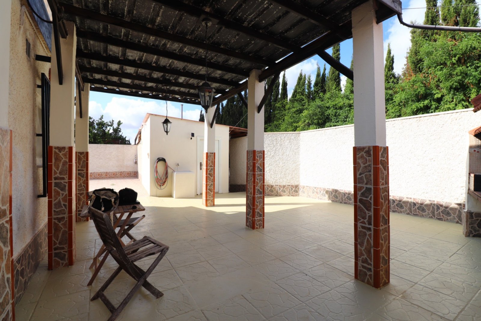 Villa rural independiente de 4 dormitorios y 2 baños con piscina privada en Heredades